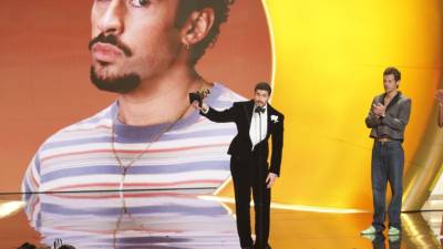 Bad Bunny logró un hito histórico en su carrera y para la música en español al ganar el Grammy a álbum del año, la categoría más importante de estos premios, que en su 68ª edición estuvieron cargados de mensajes políticos y críticas al Servicio de Inmigración y Control de Aduanas (ICE).