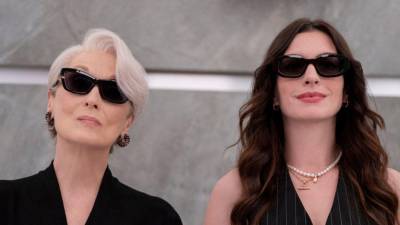 'The Devil Wears Prada 2': Desde que se anunció que habría secuela del filme que en 2006 lanzó al estrellato a Anne Hathaway, los fans se han vuelto locos. Cada look de Hathaway y Meryl Streep en el rodaje se ha analizado con lupa y a eso se añade que al reparto, además de Emily Blunt y Stanley Tucci, se han unido caras nuevas, como las de Sydney Sweeney o Kenneth Branagh. El 30 de abril en cines.