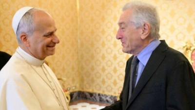 El papa León XIV ha recibido este viernes la visita en el Palacio Apostólico del Vaticano del actor estadounidense Robert de Niro, presente en la capital italiana para la inauguración de su hotel y por un homenaje.