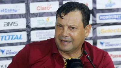 Real España se quedó oficialmente sin entrenador. Jeaustin Campos ya es historia en la institución aurinegra luego de presentar su renuncia y despedirse de manera emotiva del club a través de un extenso mensaje publicado en sus redes sociales.