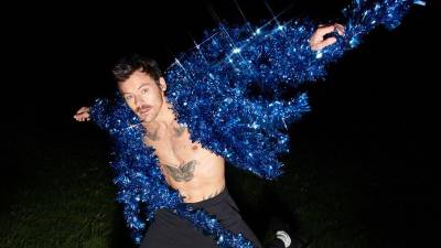 Harry Styles regresa a la música con Kiss All the Time. Disco, Occasionally, su primer álbum en casi cuatro años. El proyecto marca una nueva etapa en la carrera del artista británico, quien apuesta por una propuesta creativa que prioriza la autenticidad, la alegría y la experimentación musical.