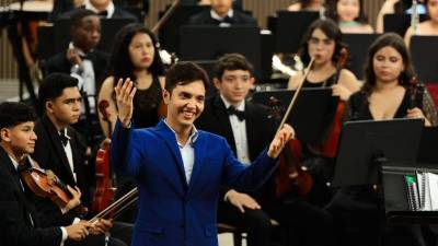 El talento hondureño vuelve a destacar en Europa. El sopranista sampedrano Dennis Orellana fue nominado a los prestigiosos premios de teatro musical de Austria gracias a dos de sus actuaciones más recientes en importantes escenarios de ese país.
