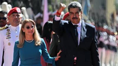Venezuela fue sacudida por uno de los episodios más impactantes de su historia reciente: la captura de Nicolás Maduro el 3 de enero de 2026, según informaciones difundidas desde Estados Unidos. El hecho provocó reacciones inmediatas dentro y fuera del país, pero también despertó una fuerte curiosidad sobre su entorno más cercano, especialmente su familia. ¿Quiénes son los hijos de Nicolás Maduro?