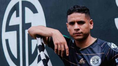 Carlos Pineda es actual jugador del Sporting FC del fútbol de Costa Rica.