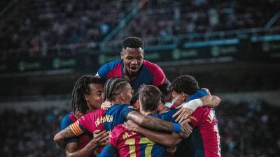 El Barcelona prepara movimientos importantes de cara al próximo mercado de fichajes, y una de sus jóvenes promesas podría salir del club tras no entrar en los planes de Hansi Flick.