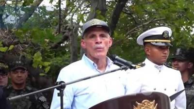 El presidente de Honduras, Nasry Asfura, recordó este martes en el islote Conejo, en el Golfo de Fonseca (Pacífico), el 57 aniversario de la guerra de 100 horas entre su país y El Salvador por un contencioso limítrofe y migratorio, que se inició el 14 de julio de 1969. Foto EFE
