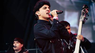 El cantautor Juan Freer se abre paso con fuerza dentro del regional mexicano, consolidándose como una de las figuras emergentes en el género de los corridos tumbados gracias a su estilo auténtico y letras cargadas de superación. El cantante estará presente en la Party de Verano 2026 en Tegucigalpa, Honduras, el 21 de marzo en el Estadio Chochi Sosa.