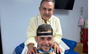 Luego de días de incertidumbre y cadenas de oración que unieron al gremio médico y a la sociedad sampedrana, el reconocido médico Sergio Bendaña ha sido dado de alta. El galeno, hijo del exministro de Salud y reconocido médico Arturo Tuky Bendaña, logró superar una delicada crisis de salud que lo mantuvo bajo estricta vigilancia médica.