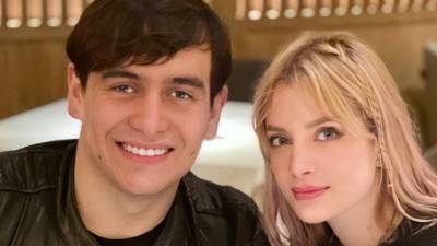 Imelda Tuñón volvió a colocar su relación con Julián Figueroa en el centro de la conversación pública tras revelar un episodio relacionado con la salud del fallecido cantante. Durante una entrevista en el podcast Mesa Cero, la actriz y cantante contó que llegó a describir ante una psiquiatra síntomas que, según su propio relato, correspondían a Julián para obtener medicamentos que posteriormente él consumía.