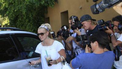 La cantante Britney Spears reapareció públicamente tras permanecer casi tres semanas en rehabilitación, compartiendo en redes sociales un mensaje cargado de reflexión, espiritualidad y agradecimiento por el proceso de recuperación que atraviesa actualmente.