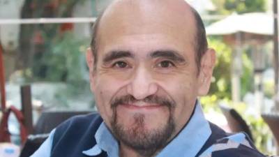 La salud de Édgar Vivar volvió a preocupar a sus seguidores luego de que el actor mexicano revelara que será sometido a una delicada cirugía de columna, procedimiento que podría complicarse debido a una condición cardíaca que arrastra desde hace varios años.