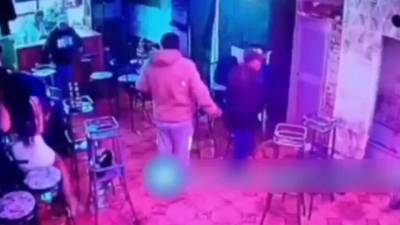 Tragedia: Exfutbolista fue asesinado en una cantina donde estaba con un grupo de amigos en una noticia que ha provocado mucha consternación.