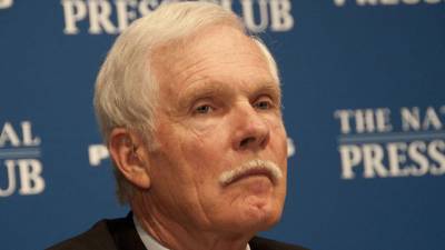 El empresario y filántropo Ted Turner, reconocido por revolucionar la industria informativa global, falleció este miércoles a los 87 años, según confirmó su compañía Turner Enterprises.