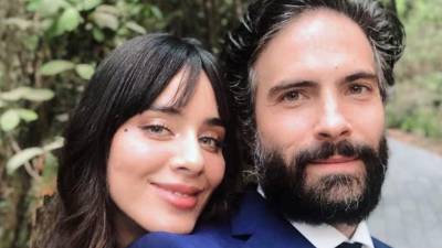 Después de años de altibajos, los actores mexicanos Esmeralda Pimentel y Osvaldo Benavides han decidido darse una nueva oportunidad en el amor. La pareja, que inició su romance en 2018 tras coincidir en el rodaje de La Bella y las Bestias, confirmó la que sería su tercera reconciliación con una serie de apariciones públicas llenas de complicidad, estilo y gestos afectivos.