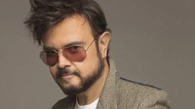 Aleks Syntek sorprendió nuevamente a sus seguidores al incursionar en el reguetón con Masepum, una colaboración con el español Moncho Chavea y RUK-O que llegó a las plataformas digitales este 24 de septiembre, apenas unos días después de que el cantante asegurara públicamente que nunca interpretaría música urbana.