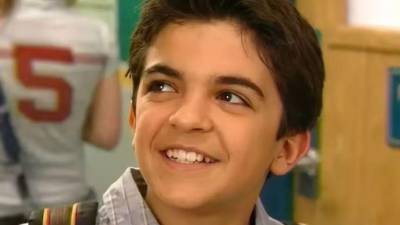 Las imágenes de Tylor Chase, recordado por interpretar a Martin Qwerly en la serie infantil El manual de supervivencia escolar de Ned, causaron impacto entre los seguidores de Nickelodeon a pocos días de la Navidad. El exactor fue visto deambulando por las calles de Riverside, California, en una situación marcada por la precariedad y el abandono.