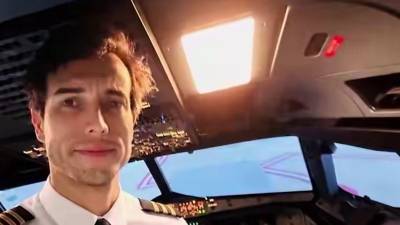 La tarde del pasado sábado, Eduardo Álvarez, propietario de la escuela de vuelo Flying Parrot, en Córdoba, Argentina, recibió un mensaje de emergencia de una de sus alumnas mientras realizaba un vuelo de instrucción. Rosario, de 22 años, le comunicó que el instructor Leandro Andrés Bertazzo había saltado del avión Cessna 150 biplaza en el que ambos se encontraban, según declaró el empresario a los medios.