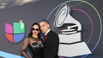 Los cantantes Rosalía y Rauw Alejandro en la pasada edición de los premios Grammy Latino.