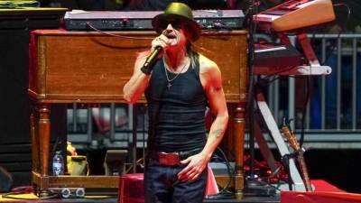 El concierto alternativo al espectáculo de Bad Bunny durante el descanso de la Super Bowl reunió este domingo a un máximo de algo más de seis millones de espectadores simultáneos en YouTube.