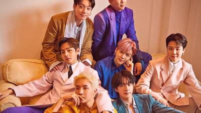 El anuncio de la gira mundial de BTS para 2026 y la revelación de la fecha de la preventa de boletos desataron una auténtica avalancha de memes en redes sociales. El ARMY, su fandom, fiel y creativo, transformó la emoción, la ansiedad e incluso el miedo a quedarse sin entradas en un fenómeno viral que refleja la intensidad de su pasión.