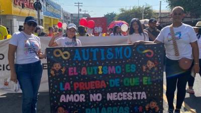La caminata se realizó en conmemoración del Día Nacional del Autismo y reunió a familias, docentes, instituciones y personas autistas en un espacio de encuentro, convivencia y sensibilización.
