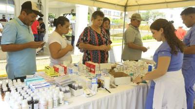 La Región Metropolitana de Salud de San Pedro Sula dio inicio este lunes a la campaña nacional de vacunación y desparasitación, con el objetivo de proteger a más de 170 mil habitantes, ante la preocupación de las autoridades por el incremento de casos de tosferina y la baja asistencia a los programas de inmunización.