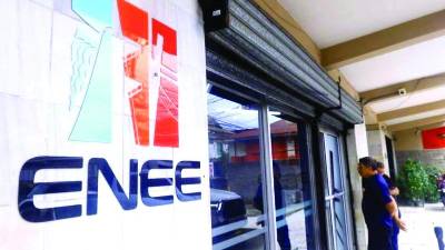 Casi el 65% de los clientes de la Enee consumen menos de 150 kilovatios hora al mes.