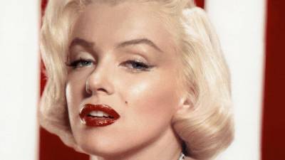 La figura de Marilyn Monroe cobra vida a través de una colección inédita de cartas personales y cientos de objetos originales en una exposición organizada con motivo del centenario de su nacimiento, que revela cómo una de las estrellas más magnéticas de Hollywood moldeó su imagen mediante piezas que han pasado a la historia del cine.