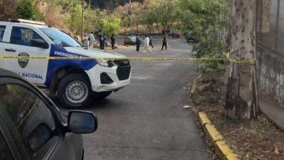 Tras el doble homicidio, agentes de la Policía Nacional se desplazaron a la zona para acordonar la escena.