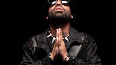 El cantante urbano Arcángel utilizó sus historias de Instagram para enviar un mensaje a Mayra Nevárez, la mujer responsable de la muerte de su hermano Justin Santos en un accidente de tránsito ocurrido en 2021.