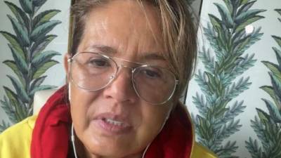 Yolanda Andrade reapareció en redes sociales para hablar abiertamente sobre su estado de salud y la manera en que enfrenta el diagnóstico de esclerosis lateral amiotrófica (ELA), una enfermedad que ha cambiado distintos aspectos de su vida. La conductora también pidió a quienes opinan sobre su condición que primero se informen antes de emitir juicios.