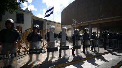 La seguridad alrededor del Congreso Nacional de Honduras se intensificó este lunes en preparación para la sesión solemne de toma de posesión de Nasry Asfura, que se llevará a cabo mañana martes a las 8:40 am. Estas son las imágenes.