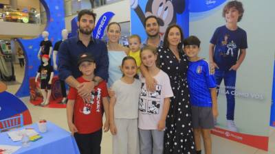 La familia Canahuati fue parte de la presentación de la nueva colección de su marca Pacer, en un evento que reunió a cientos de personas.