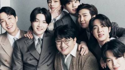 La Policía de Corea del Sur solicitó este martes una orden de arresto contra Bang Si-hyuk, presidente del gigante del K-pop Hybe, detrás de exitosas bandas como BTS, a quien acusa de haber engañado a inversores antes de la salida a bolsa de la compañía.