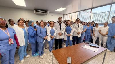 El hospital Mario Rivas recibe diariamente pacientes de San Pedro Sula y de departamentos aledaños, por lo que la incorporación de nuevo personal busca fortalecer la atención y mejorar la capacidad de respuesta.