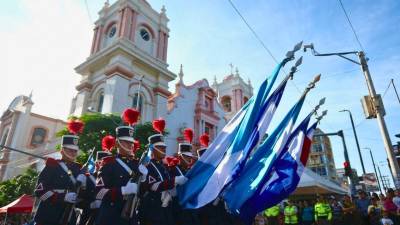 La temporada de fiestas patrias llegó, y Cortitelas vuelve a vestir de cinco estrellas a la juventud hondureña. Este año, la marca celebra el orgullo patrio premiando el talento y la creatividad detrás de cada traje.