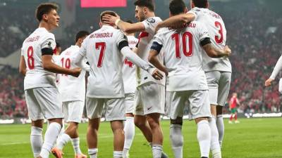 El Mundial 2026 ya está llenando sus cupos y las Eliminatorias de la UEFA también han estado al rojo vivo. Una reconocida selección tiene la oportunidad de clasificar directamente, pero para ello deberá recetar paliza a una campeona del mundo.