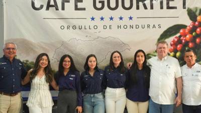 Equipo de Volcafé presente en los premios Café Gourmet 2026, evento que reconoce a los productores de café en Honduras.