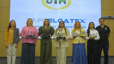 Representantes de Hábitat para la Humanidad, Banpaís y empresas patrocinadoras de la “Noche Sinfónica: Notas que Construyen.