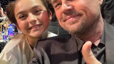 Los pasillos y la alfombra roja se llenan de selfies y posados que rápidamente circulan en redes sociales, mostrando el lado más cercano y espontáneo de las celebridades. La simpática Taylen Biggs, creadora de contenido de 14 años, no dudó en tomarse fotos con sus estrellas favoritas como Leonardo DiCaprio.