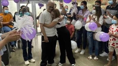 Faco Rivera, conocido como Faco Sports, estuvo como invitado en el pódcast Senosocurre, donde conversó con las panelistas sobre el proceso vivido con el cáncer, así como la promesa que hizo a Dios con el acompañamiento espiritual del pastor German Ponce, de la Iglesia de Cristo Ebenezer.