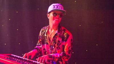 El artista estadounidense Bruno Mars confirmó oficialmente el lanzamiento de su nuevo álbum de estudio, el cual lleva por nombre The Romantic.