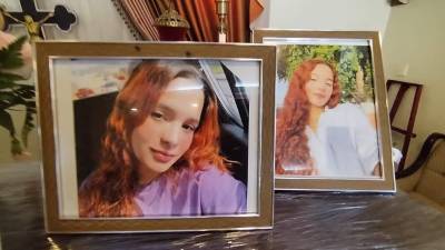 Los restos mortales de Mía Pamela Cáceres fueron velados este lunes en funeraria “Amor Eterno” entre llanto y dolor de sus familiares, amigos y miembros de la iglesia donde asistía con sus padres en Tocoa, Colón.