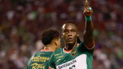 Román Rubilio Castillo, celebrando su gol que rescató al Marathón contra el Olimpia en la final de ida.