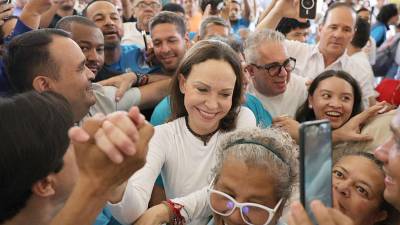 Rompiendo el veto que aseguraba tener para volver a Venezuela, María Corina Machado reapareció este domingo en el escenario nacional para medir el verdadero alcance de su liderazgo de calle. ¿Qué se sabe hasta ahora de su retorno?