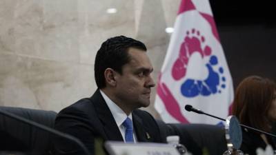 Durante la instalación de la primera legislatura del Congreso Nacional, muchos hondureños se preguntaron qué representaba el pabellón de fondo blanco colocado en la parte posterior del hemiciclo. Las autoridades ya aclararon su significado.