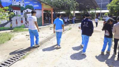 Estudiantes en un centro educativo de la ciudad.