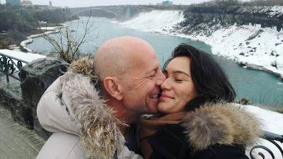 El pasado 14 de feberero, Emma Heming compartió esta imagen junto a su esposo, el actor Bruce Willis.