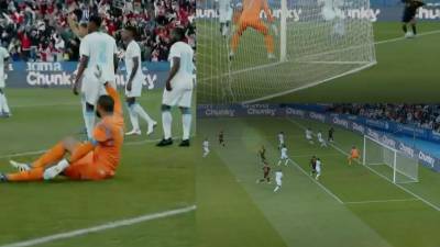 El balón salió del campo en la jugada del gol de Perú contra Honduras.