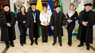 Edgardo Enamorado, Mayra González, Javier Mejía, Emma de Valladares, Roger D. Valladares, Ruth M. Arita y José Mora
